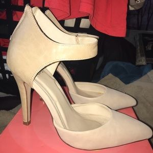 Nude pointy toe heel